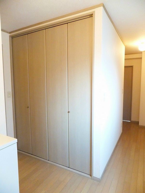 Shibata　BLD 玄関前の大きな収納