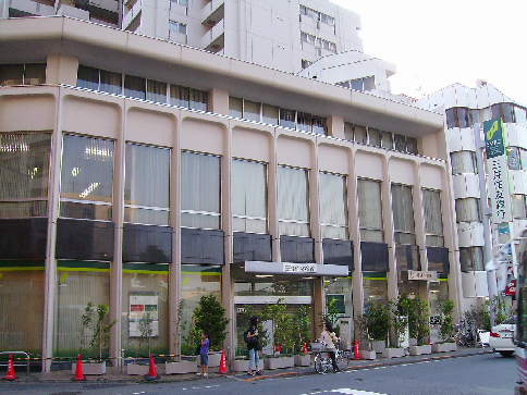 サンハウス 銀行：(株)三井住友銀行 国領支店　382m