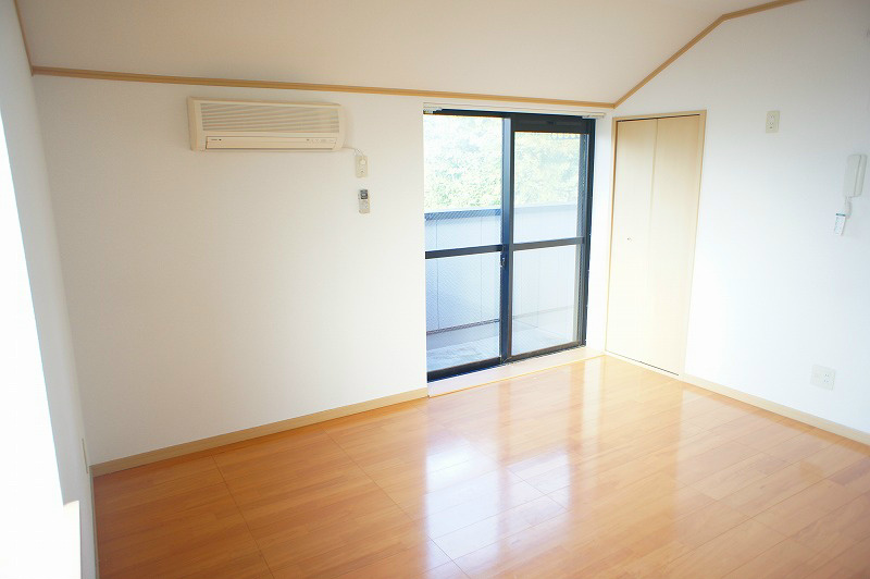 プランドール山王 洋室8帖あり広いお部屋