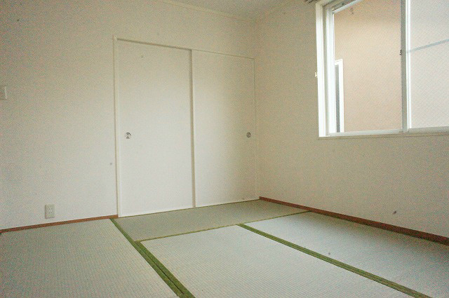 ダイヤハイム 和室に収納有り