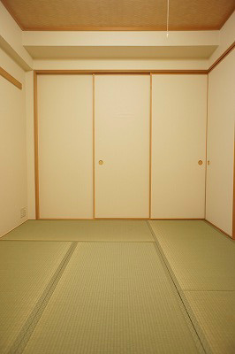 クレッセント目白 和室6帖