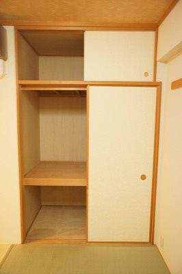 クレッセント目白 和室6帖の収納