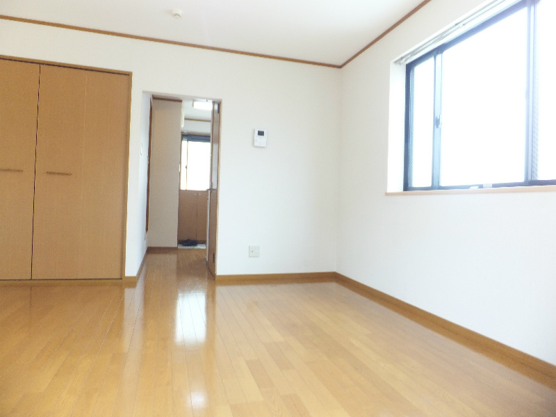 コチ苑 9帖あり2面採光のお部屋