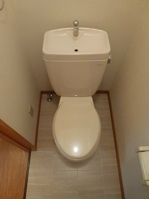 ニューハイム三輪 空間のあるトイレ