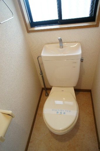 シャルムB棟 換気もできる窓付き