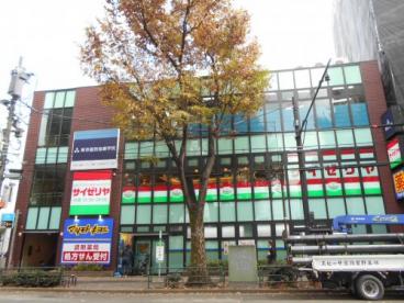 三幸ビル レストラン：サイゼリヤ 阿佐ヶ谷駅南口パール商店街商店街店　117m