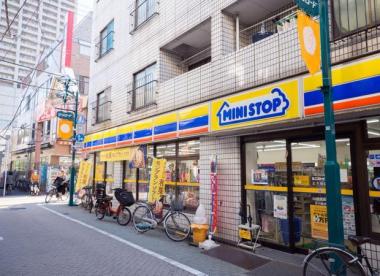 カーサ北千住 コンビ二：ミニストップ 北千住店　334m