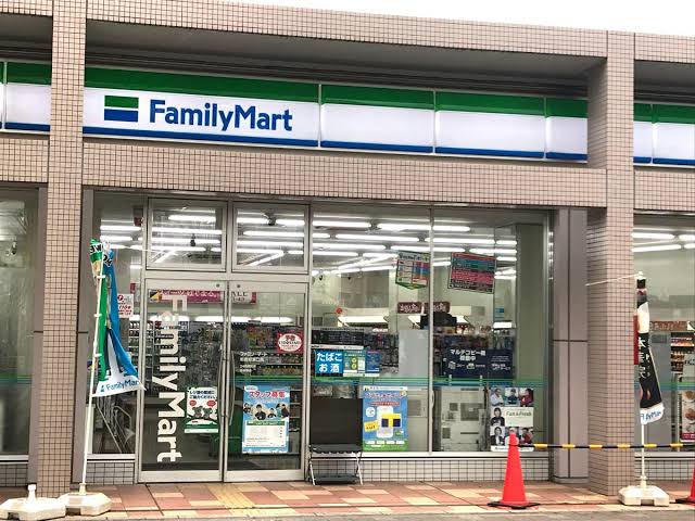 メゾン・ド・フジ コンビ二：ファミリーマート 朝霞駅東口店　366m