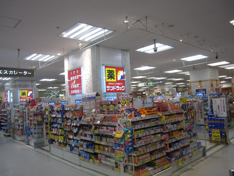 Adagio亀有 ドラッグストア：サンドラッグ 亀有駅前店　591m