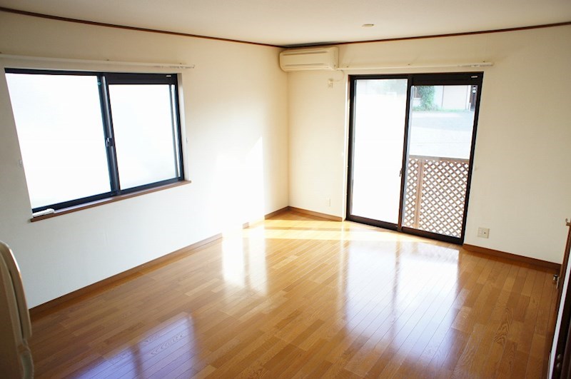 テラスハウス楓 たっぷり陽射しのぬくもりを感じられるお部屋
