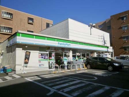 ミーナソルテ桜新町 コンビ二：ファミリーマート 世田谷弦巻店　109m
