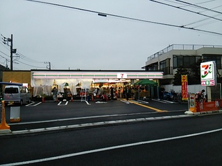 ミーナソルテ桜新町 コンビ二：セブンイレブン 世田谷弦巻1丁目店　128m