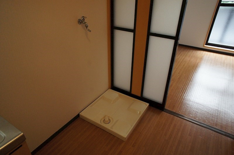 ドミール学芸大 室内洗濯機置場