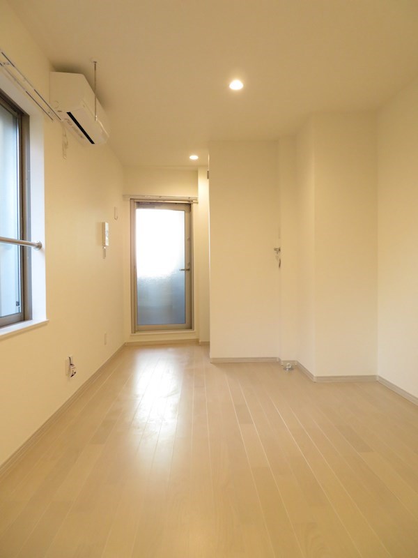 AMUSE三軒茶屋Ⅱ 白を基調としたデザイン性のある室内