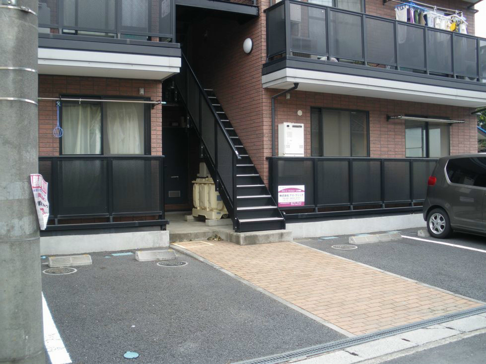 ソレーユ北本 敷地内駐車場付き（別途契約）
