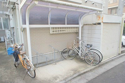アルバ南大泉 屋根付き駐輪場有り