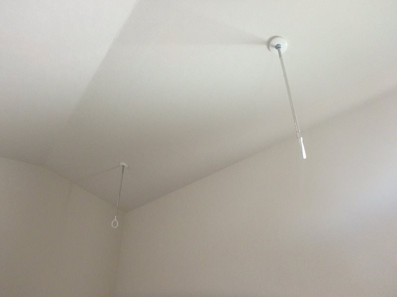 サラ・ピラセーラ 雨の日に便利な室内物干し