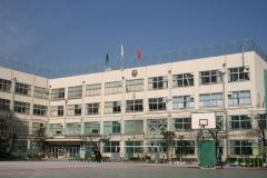 ナナーラ西尾久 中学校：荒川区立第七中学校　448m