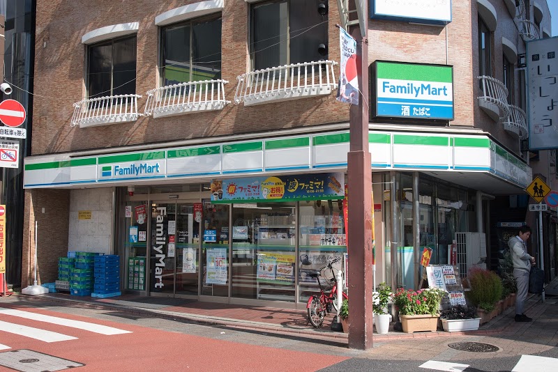 Hanalei Garden(ハナレイガーデン) コンビ二：ファミリーマート サンズ大岡山駅前店　480m