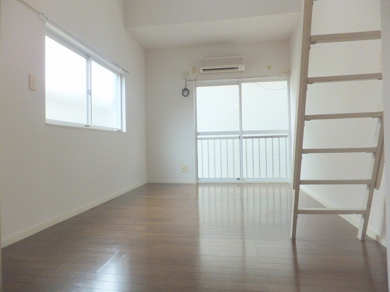北町コーポ 2面採光の明るいお部屋