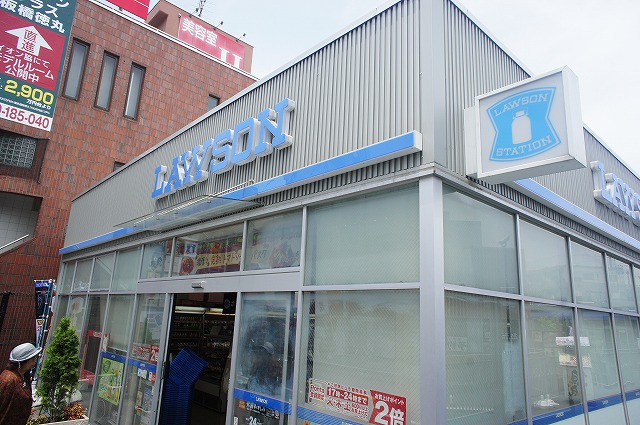 北町コーポ コンビ二：ローソン 東武練馬駅前店　673m