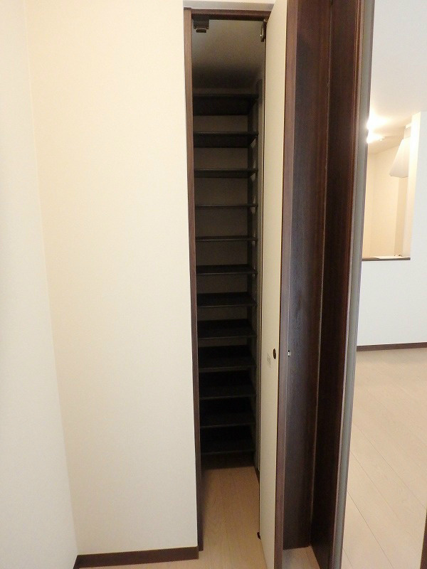 メゾンドマルシェ初台 シューズBOX