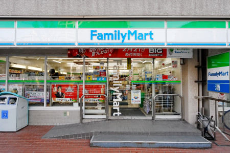 シャリエール住吉 コンビ二：ファミリーマート 江東橋四丁目店　310m