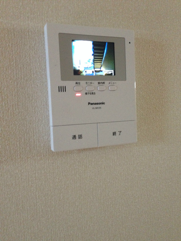 パルファンベールC棟 安心の設備。モニター付きインターホン。