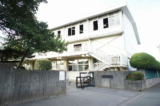 パルファンベールC棟 小学校：昭島市立武蔵野小学校　403m