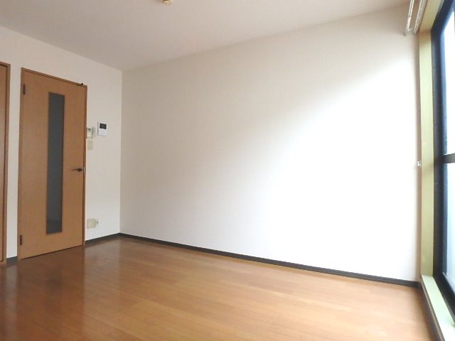 ファミール 明るく綺麗な洋室