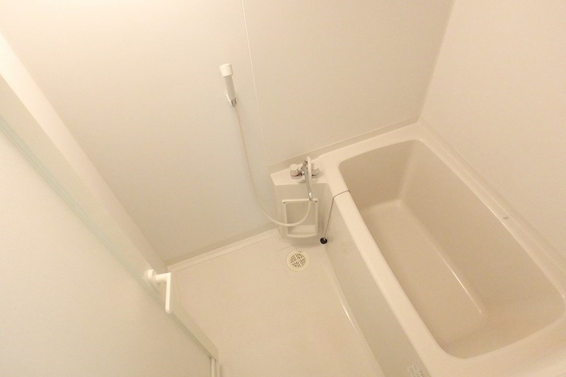 ライラック 独立タイプのお風呂。ゆったりくつろげます。
