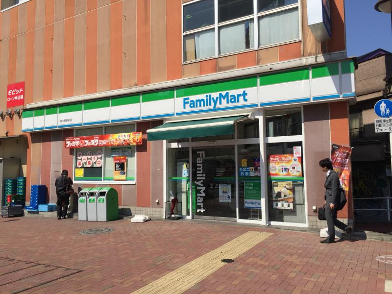 ハレレア小林 コンビ二：ファミリーマート 東中野駅東口店　142m