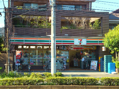 あらか コンビ二：セブンイレブン 熊の前店　370m