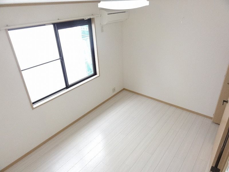 あらか ６帖の洋室　居室照明付きです♪