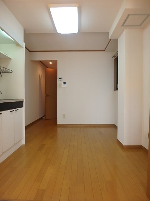 ベルーナSAITO キッチンスペース4帖あり広々してます