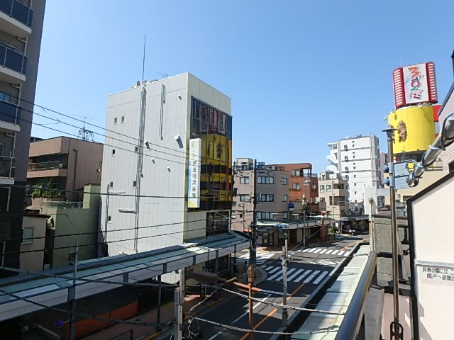 ベルーナSAITO 賑わう商店街がみえます