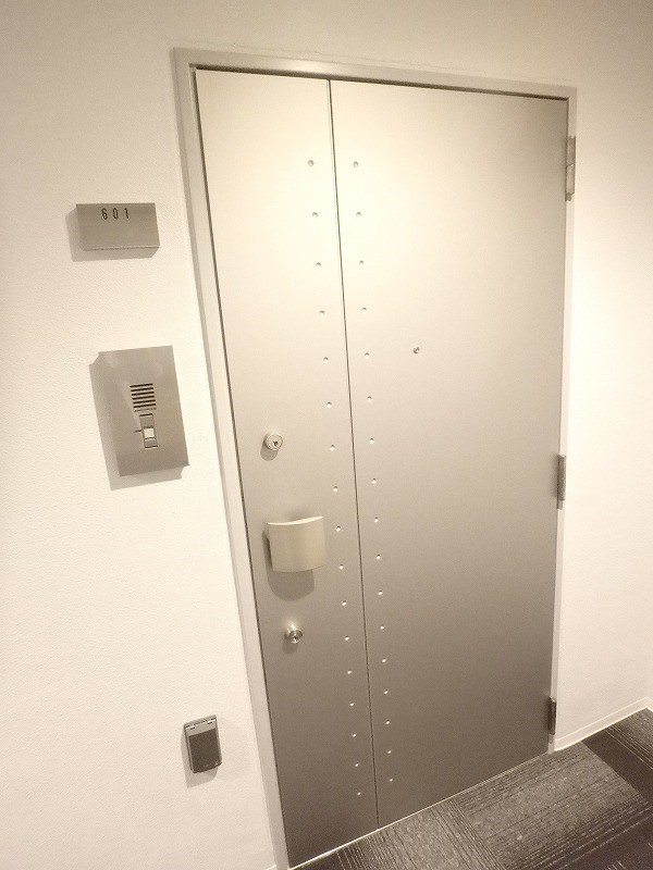 エグザレオーネ蔵前 玄関ドア（ダブルロック）