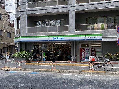 エスポワール船橋 コンビ二：ファミリーマート 世田谷千歳通り店　261m