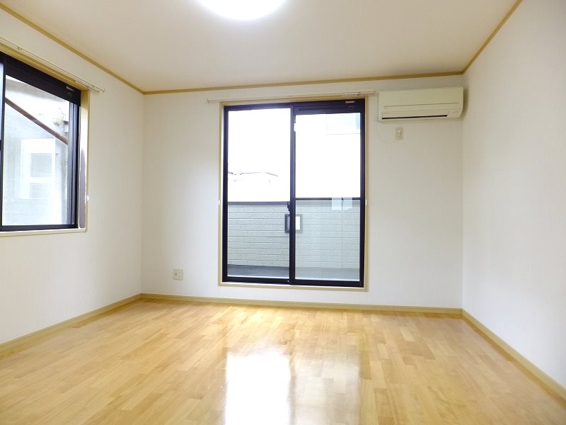 ファミールABE 2面採光の明るいお部屋