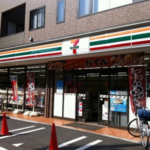 初台マンション コンビ二：セブンイレブン 渋谷初台1丁目店　188m
