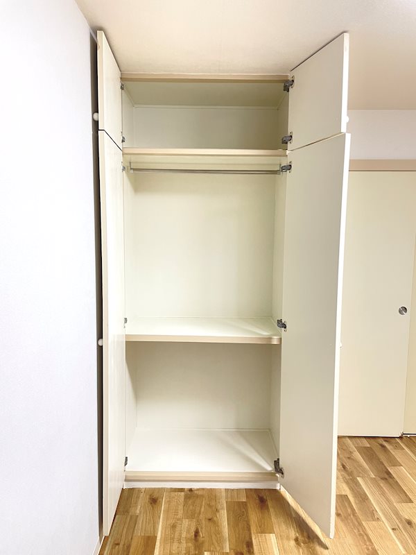 日興パレス登戸 たっぷり収納できるクローゼット収納