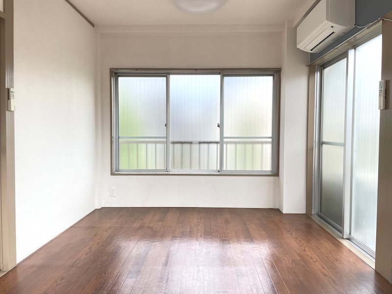 大沼マンション アクセントクロスがおしゃれな室内