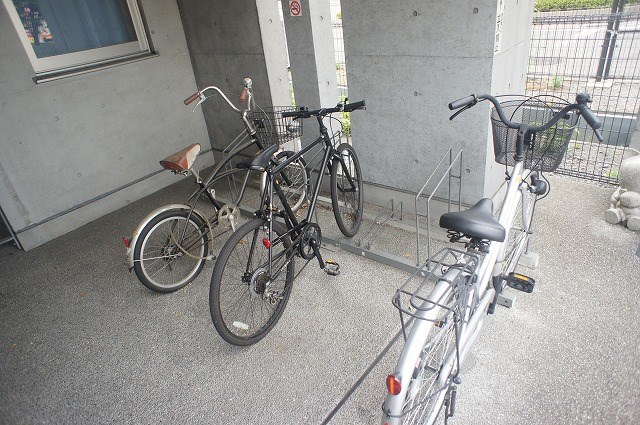 KS FIELD 駐輪場