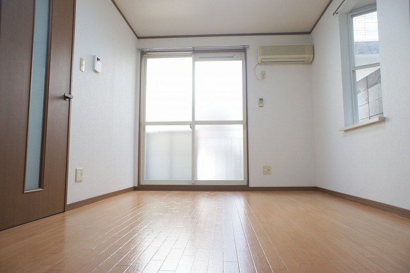 グリーンリバー 2面採光の明るいお部屋