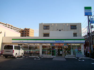 リヴェールM・T コンビ二：ファミリーマート 浮間一丁目店　51m