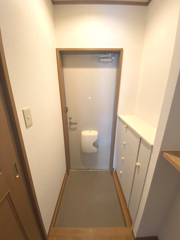 八木マンション 玄関先