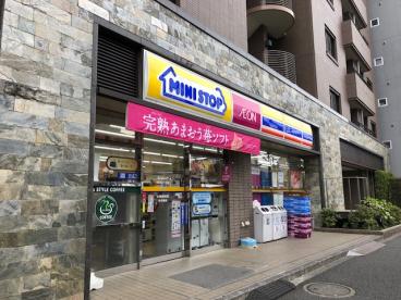 シャトル・坂上 コンビ二：ミニストップ 志村坂上駅前店　202m
