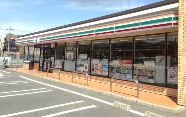 I'll コンビ二：セブンイレブン 足立古千谷本町3丁目店　274m