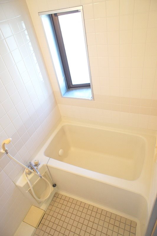 MAISON　TSUTSUI 窓付き浴室