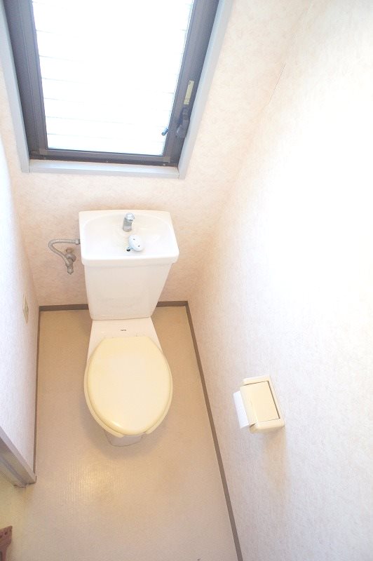 MAISON　TSUTSUI トイレに窓があり換気可能